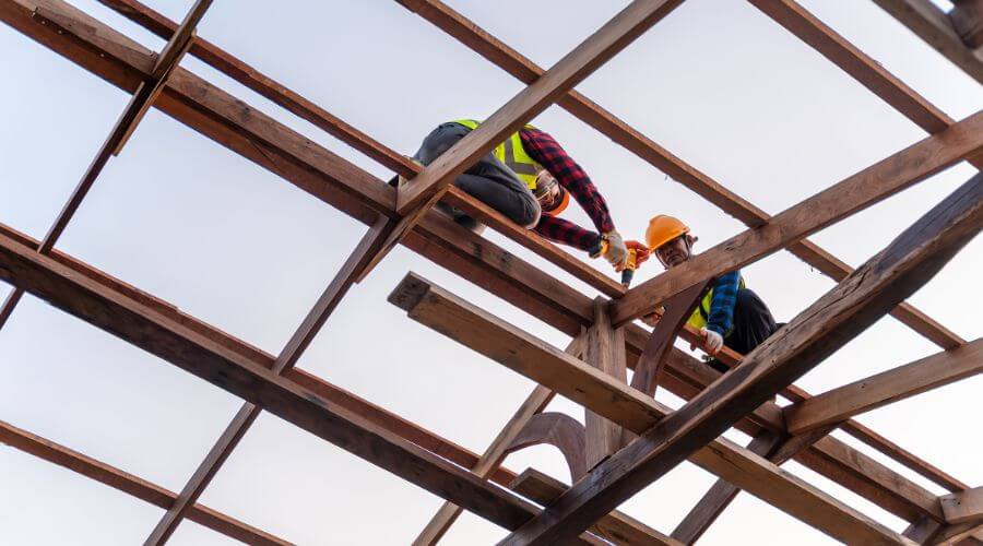 Expert Emergency Roof Repairs services in Holcomb, MS